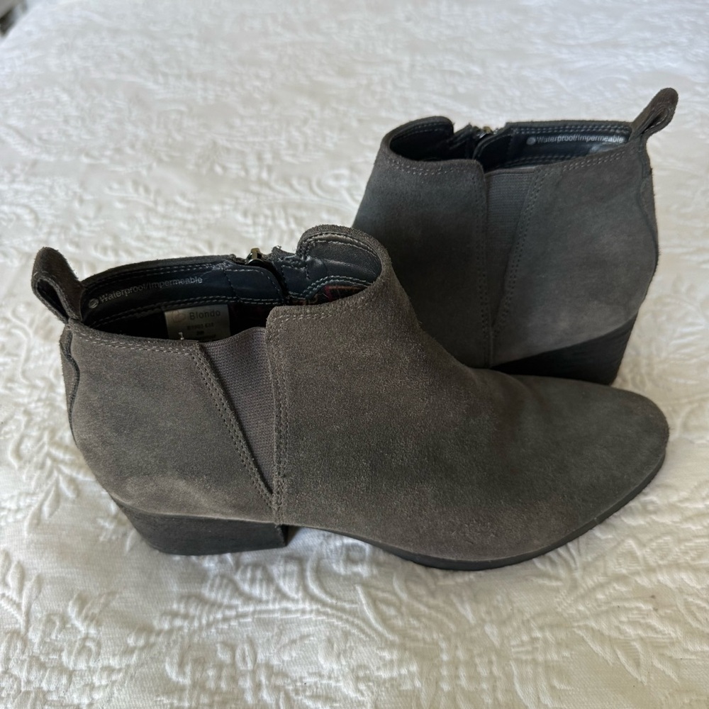 BLONDO Liam Waterproof Gray Suede Ankle Boots size 8
